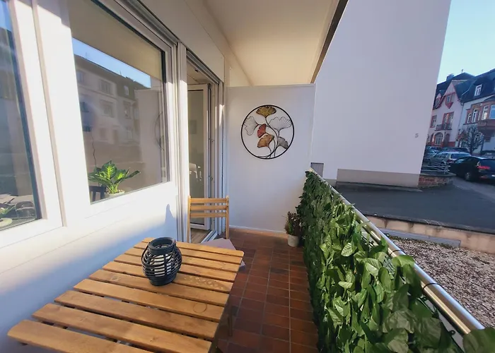 Zentrales Apartment Mit Balkon Und Parkplatz