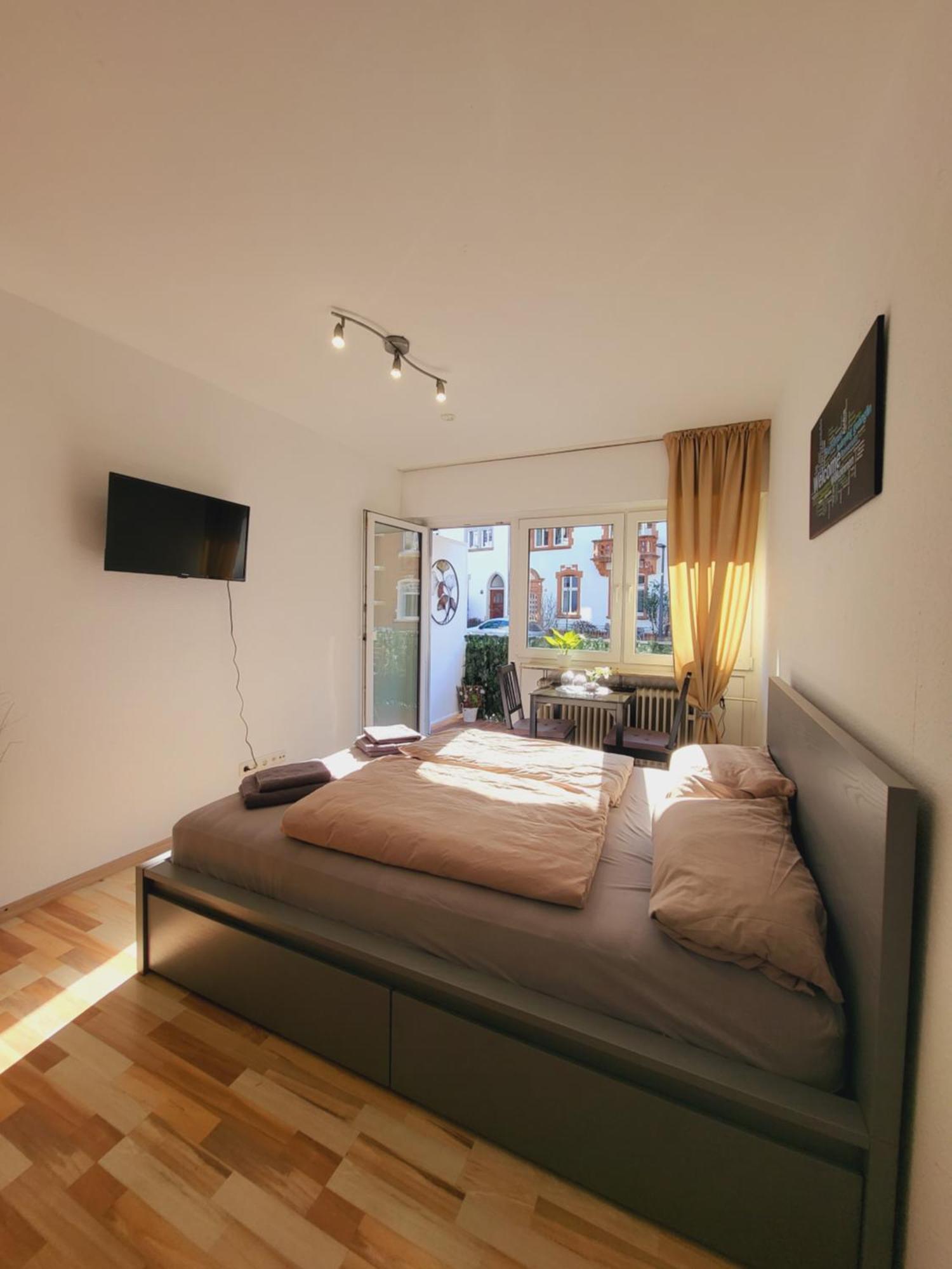 Zentrales Mit Balkon Und Parkplatz Apartment