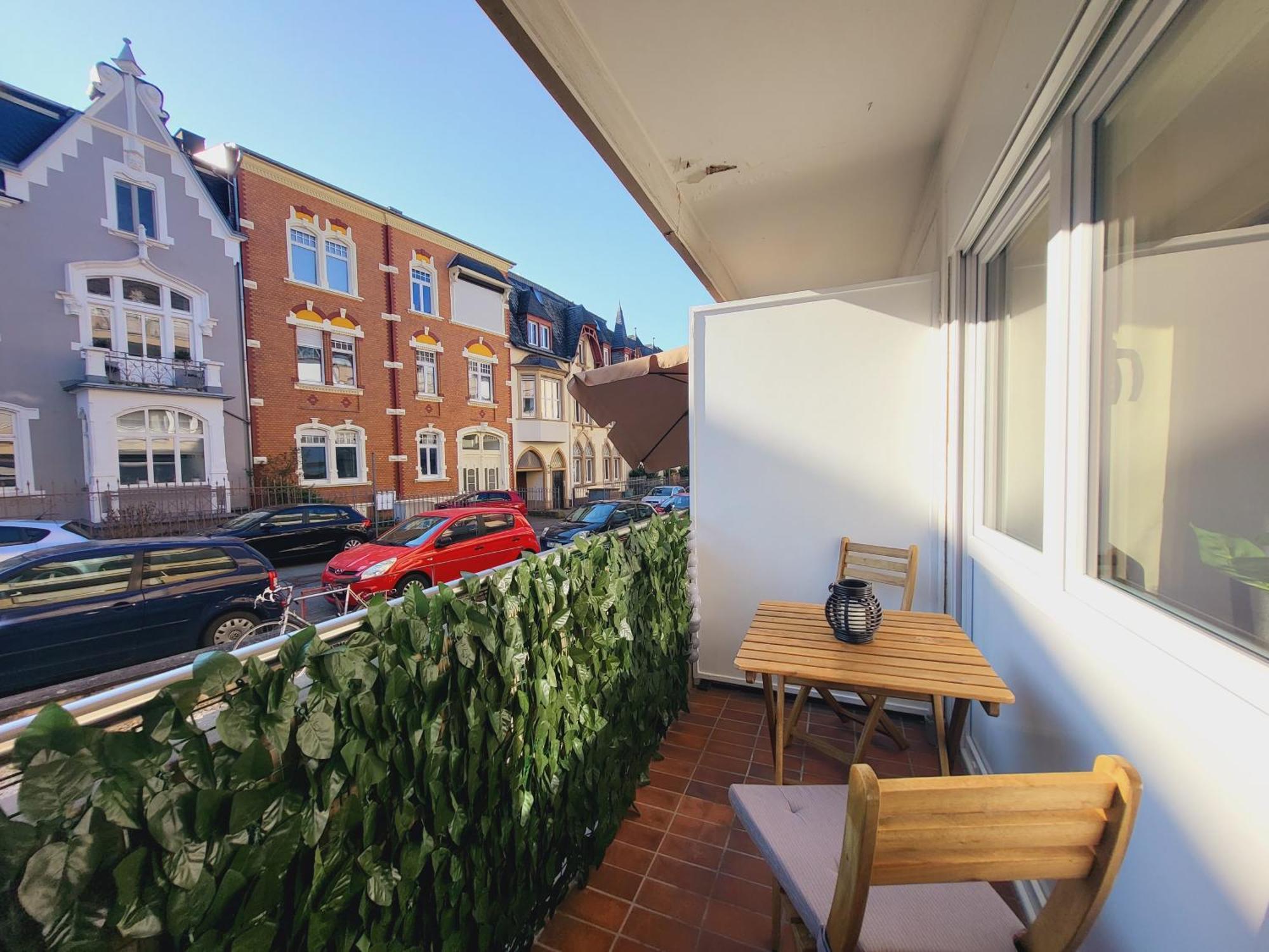 Zentrales Mit Balkon Und Parkplatz